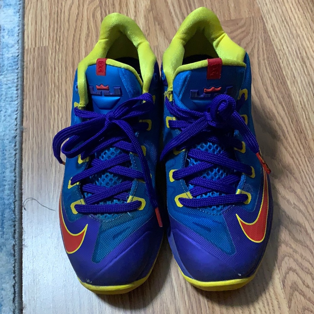 Boys nike 5Y
